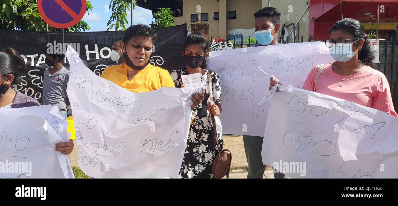 Galle, Sri Lanka. 19th April 2022. The protest in Sri Lanka has spread ...