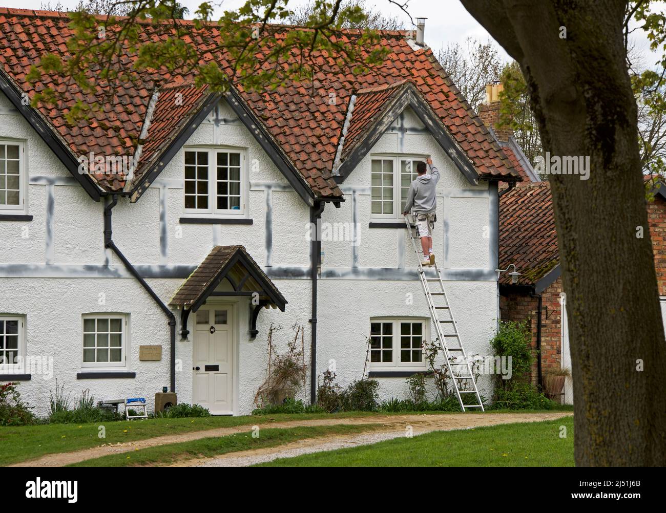 Painting house uk hires stock photography and images Alamy
