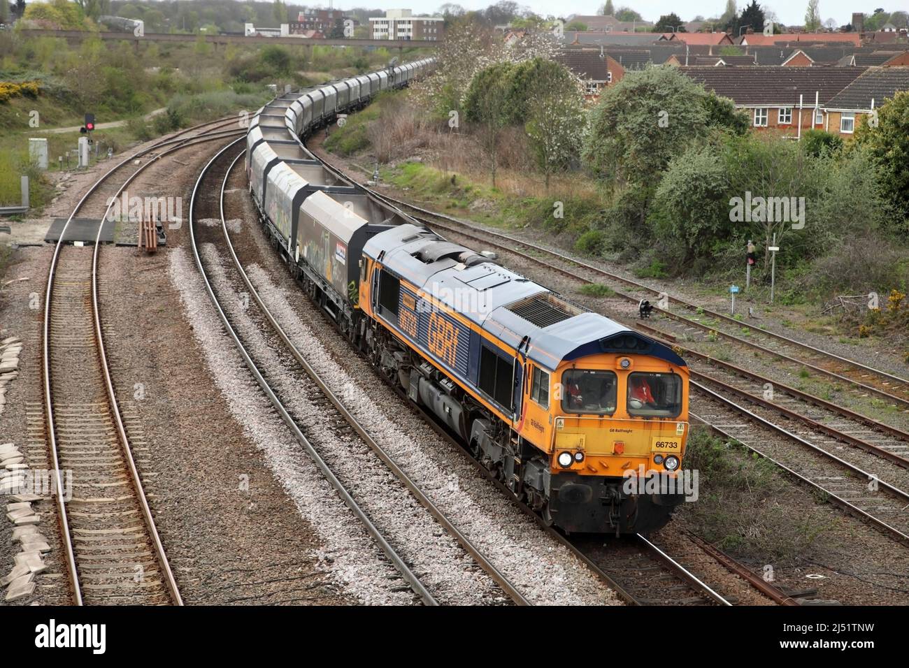 GB Railfreight Class 66 loco 66733 hauls the 6L40 1103 Hunslet Tilcon (Leeds) to Scunthorpe service through Scunthorpe on 19/4/22. Stock Photo