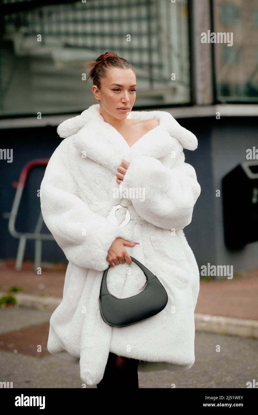 Street style, Anastasia Karanikolaou arriving at Coperni Fall-Winter
