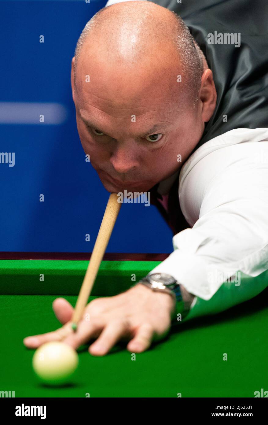 Stuart Bingham during his match against Lyu Haotian during day four of the Betfred World Snooker Championships at The Crucible, Sheffield