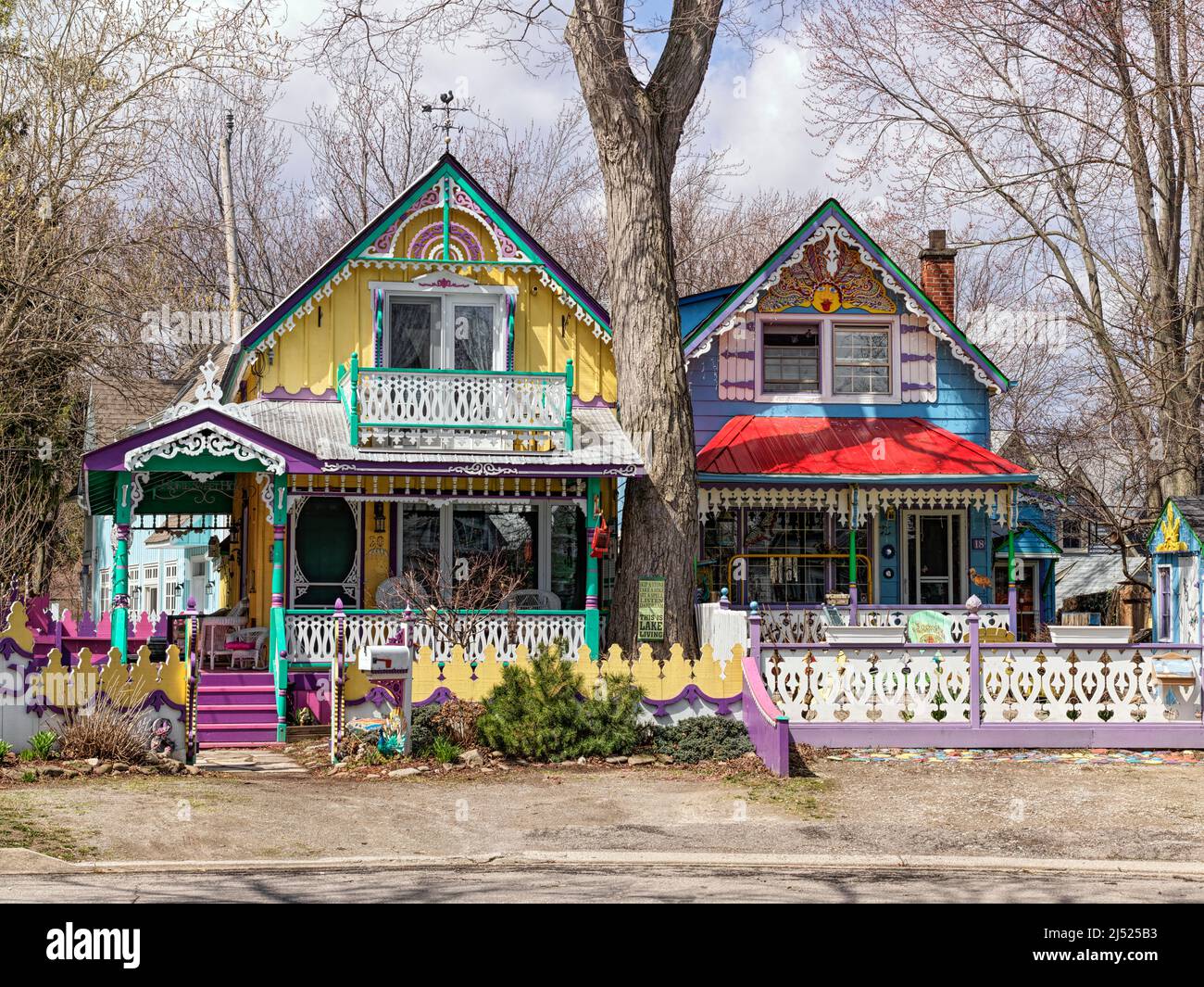 Canada, Ontario, Grimsby Beach, Grimsby Beach is an historic neighbourhood comprised of a number