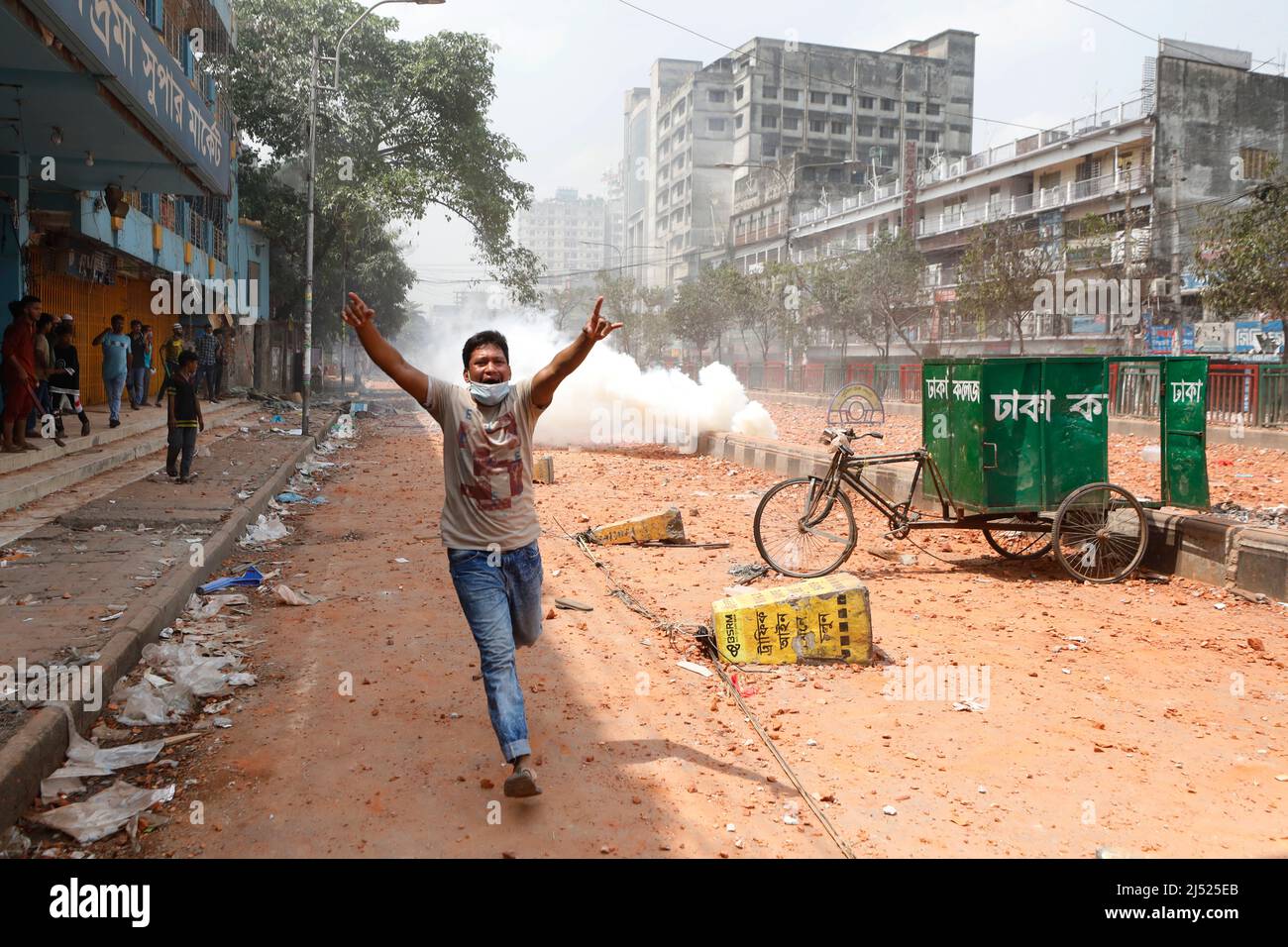 Dhaka, Bangladesh - April 19, 2022: At least 50 people, including journalists, were injured in clashes between students of Dhaka College and businessm Stock Photo