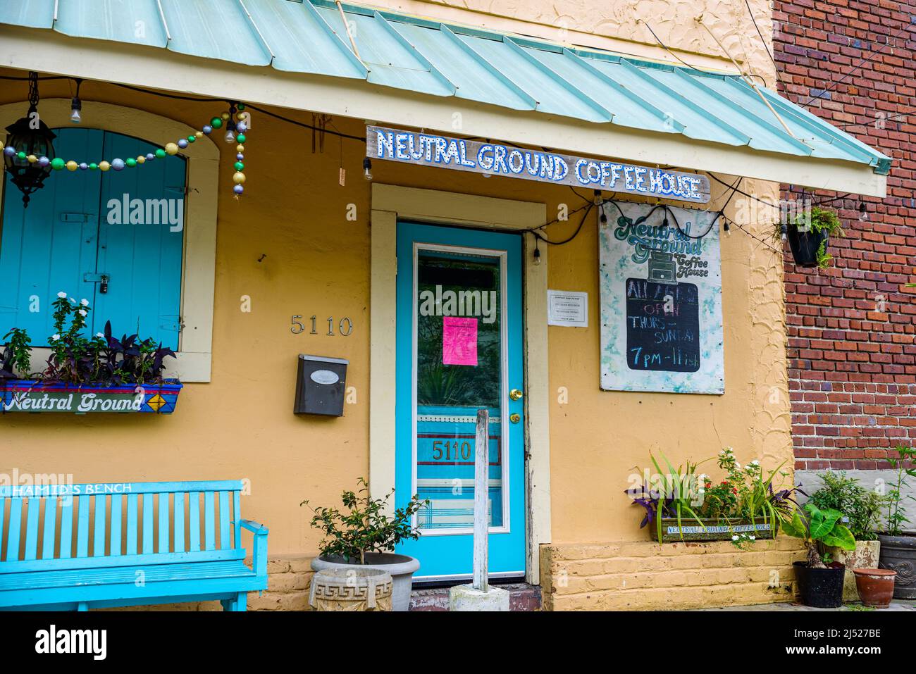 NEW ORLEANS, LA, USA - APRIL 15, 2022: Famous Neutral Ground Coffeehouse on Daneel Street in uptown neighborhood Stock Photo