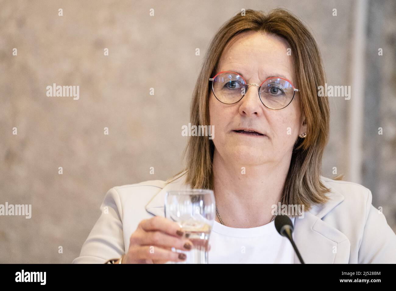 2022-04-19 16:59:26 THE HAGUE - Liane Vlaskamp, general director of Private  Individuals at the Tax Authorities, during the technical briefing in the  House of Representatives about compensation for savings tax. ANP BART