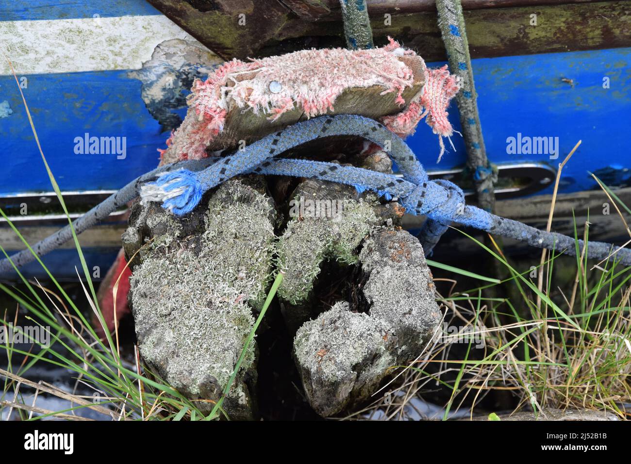 fraying ropes securing disused boat, england Stock Photo Alamy