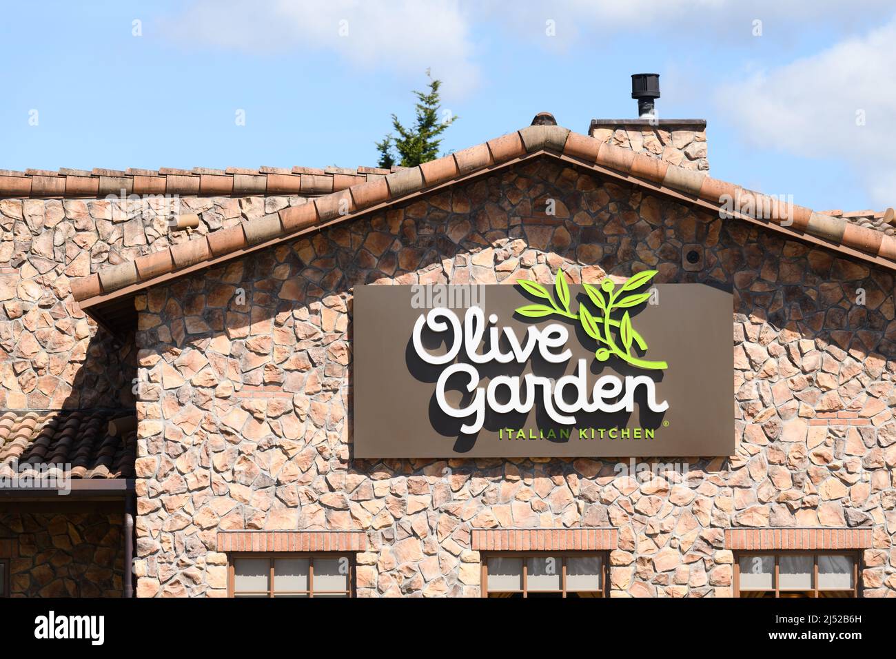 Marysville, WA, USA - April 17, 2022; Olive Garden Italian Kitchen sign and building detail Stock Photo