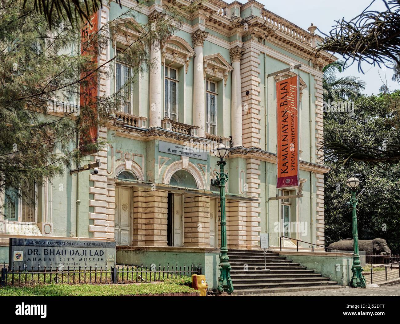 04 05 2022 Dr. Bhau Daji Lad Museum is the oldest museum in Mumbai.  Rani Baug, Veer Mata Jijbai Bhonsle Udyan, Dr Baba Saheb Ambedkar Rd, Byculla Mum Stock Photo