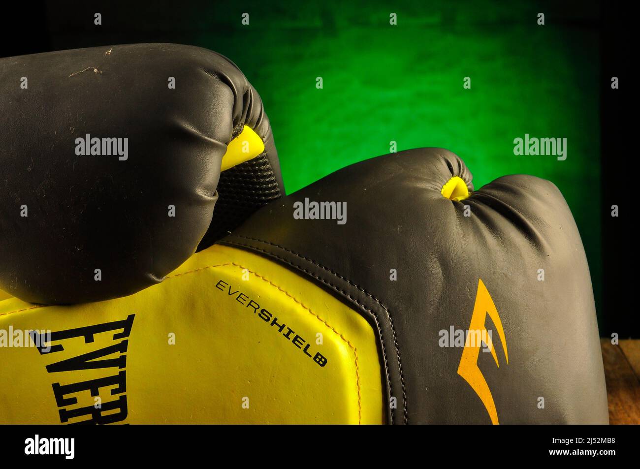 Everlast boxing gloves on green background Stock Photo Alamy