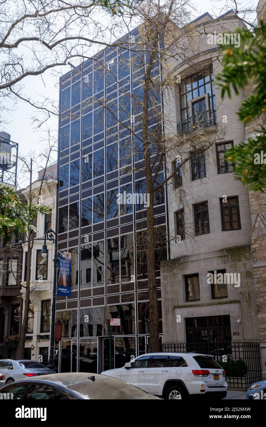 Early Philip Johnson building from 1959, Upper East Side, formerly Asia Society, now home to the Russell Sage Foundation. New York, NY, USA. Stock Photo