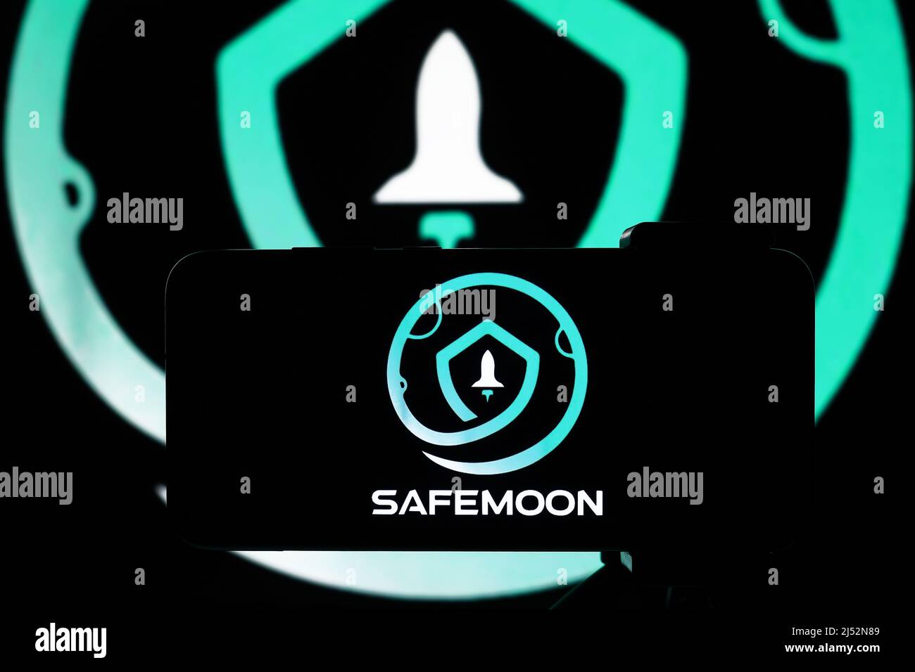 Safemoon cryptocurrency hi-res stock photography and images - Alamy