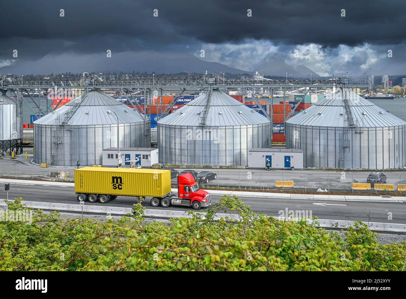 Circular Metal Silos, Port Of Vanvouver, British Columbia, Canada Stock ...