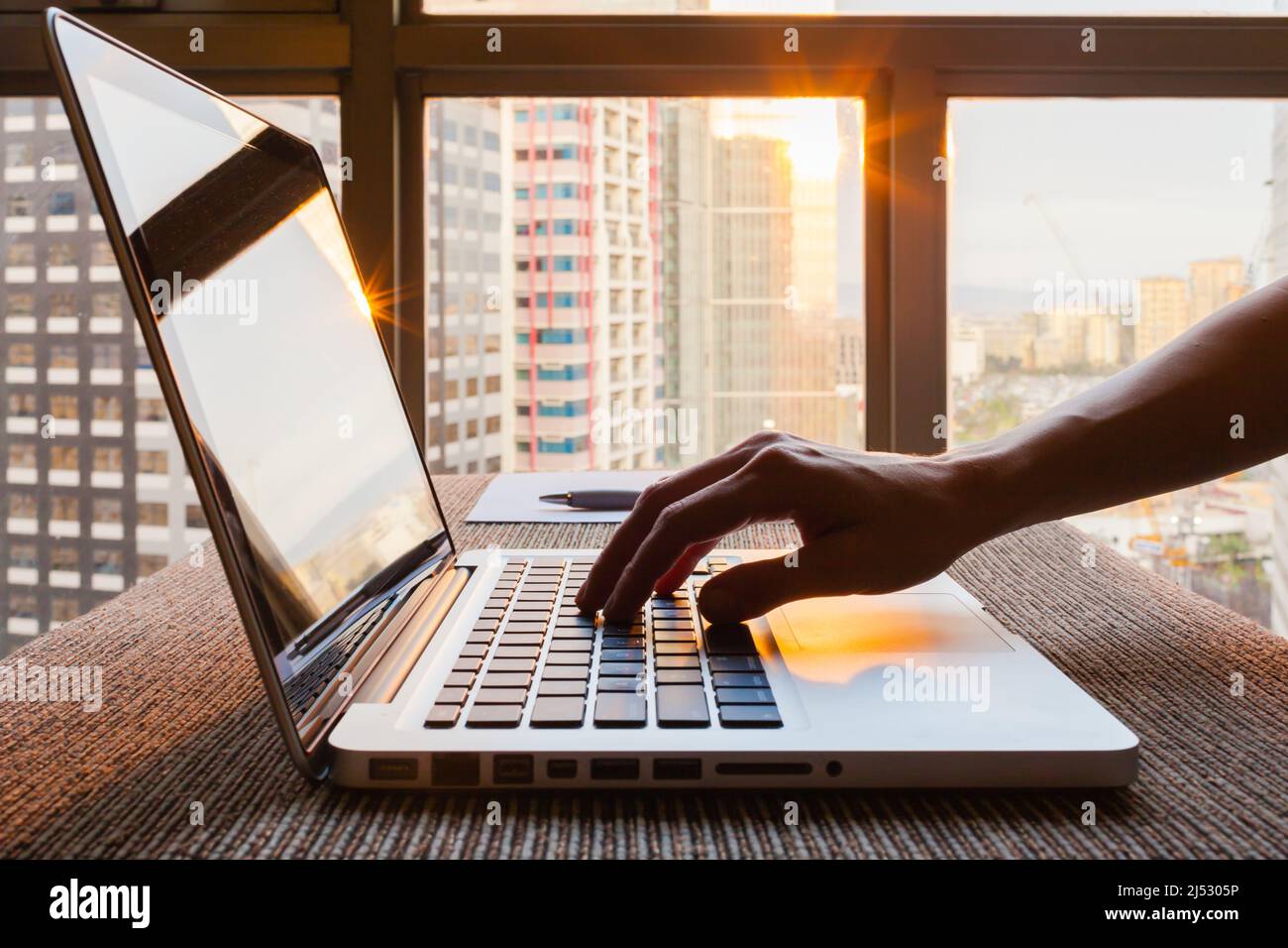 Computer Typing Offi Office work computer programmer typing hi-res stock photography and ...