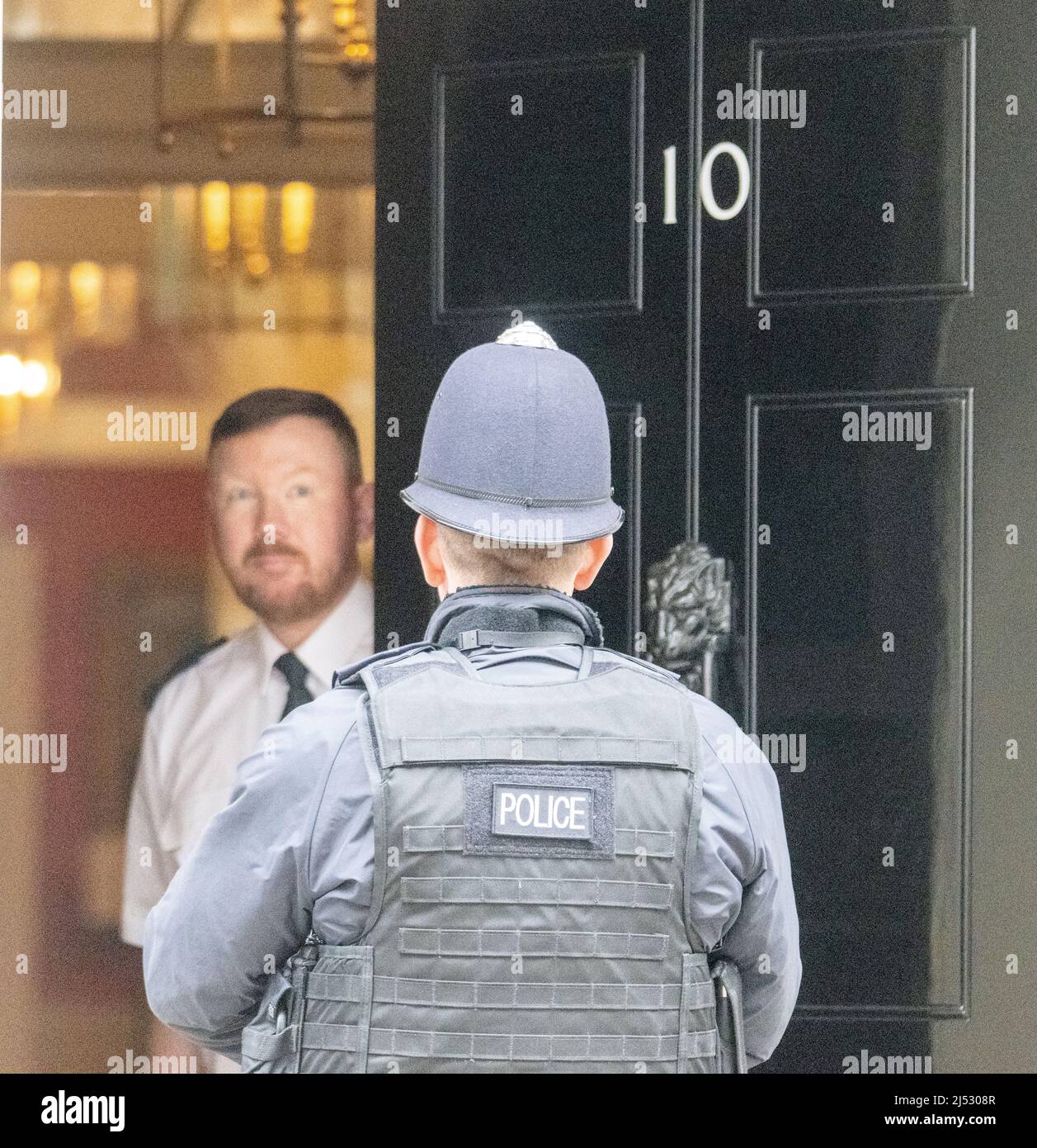 London, UK. 19th Apr, 2022. A police man enters 10 Downing Street London. Credit: Ian Davidson/Alamy Live News Stock Photo