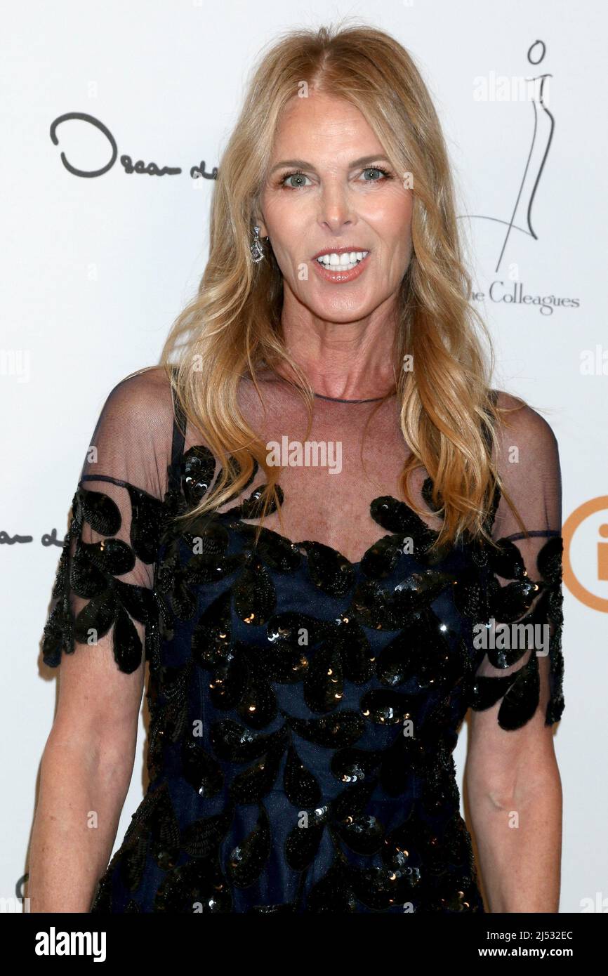 LOS ANGELES - APR 19:  Catherine Oxenberg at the 32nd Annual Colleagues Spring Luncheon at Beverly Wilshire Hotel on April 19, 2022 in Beverly Hills, CA Stock Photo