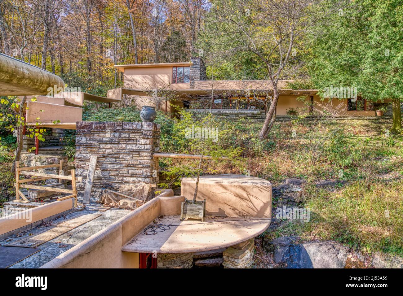 Renovations on the Canopied Walkway leading to the guesthouse of Frank Lloyd Wright’s Falling Water in Mill Run, Pennsylvania. Stock Photo