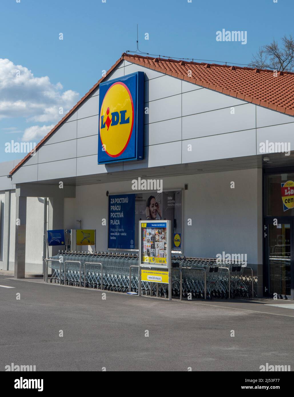 Vouwen schroot directory Nova Bana, Slovakia - March, 18 , 2022 : Lidl shop Sign. Brand logo. Lidl  is a German international discount retailer chain that operates over 11,000  Stock Photo - Alamy