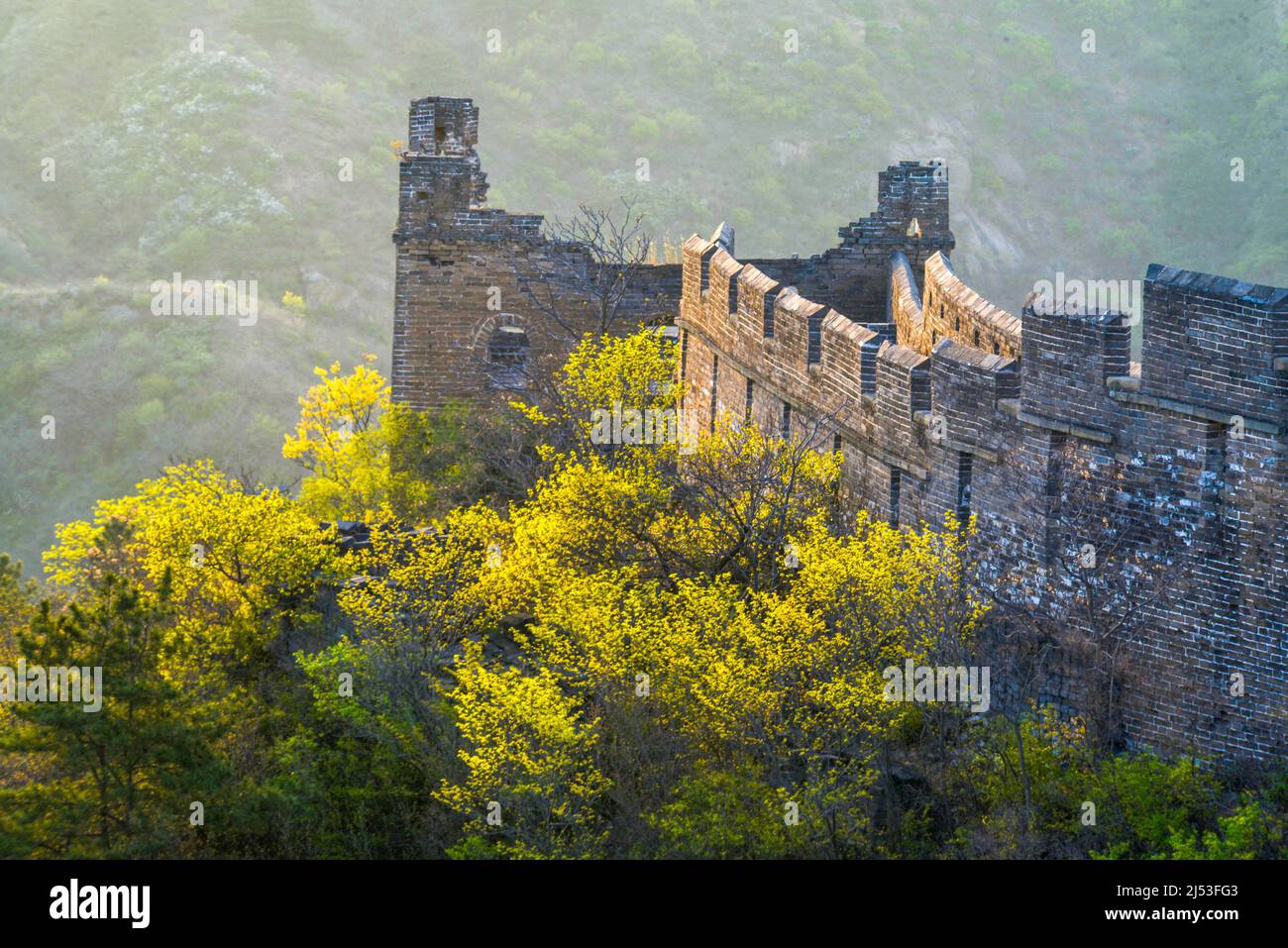 CHENGDE, CHINA - APRIL 20, 2022 - A view of the Jinshanling Great Wall Scenic Area in Chengde City, Hebei Province, April 20, 2022. Stock Photo