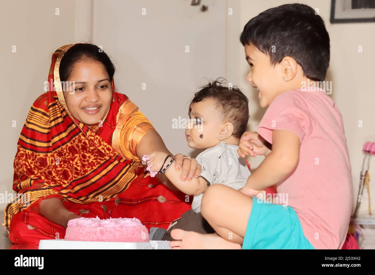 Tamilnadu girl hires stock photography and images Alamy