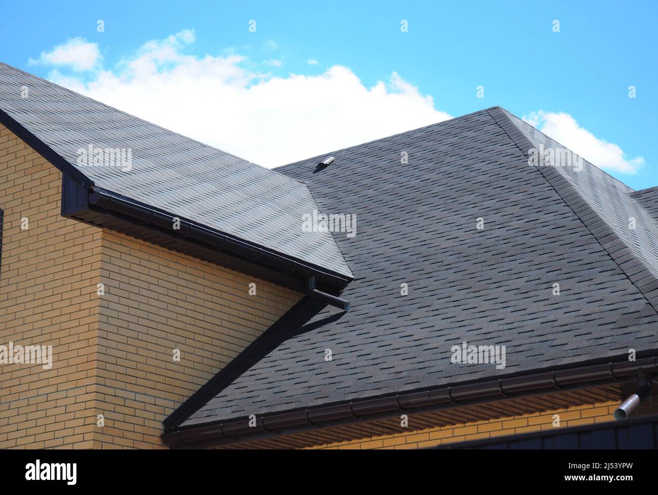 Asphalt shingles roofing construction, repair. Problem Areas for House
