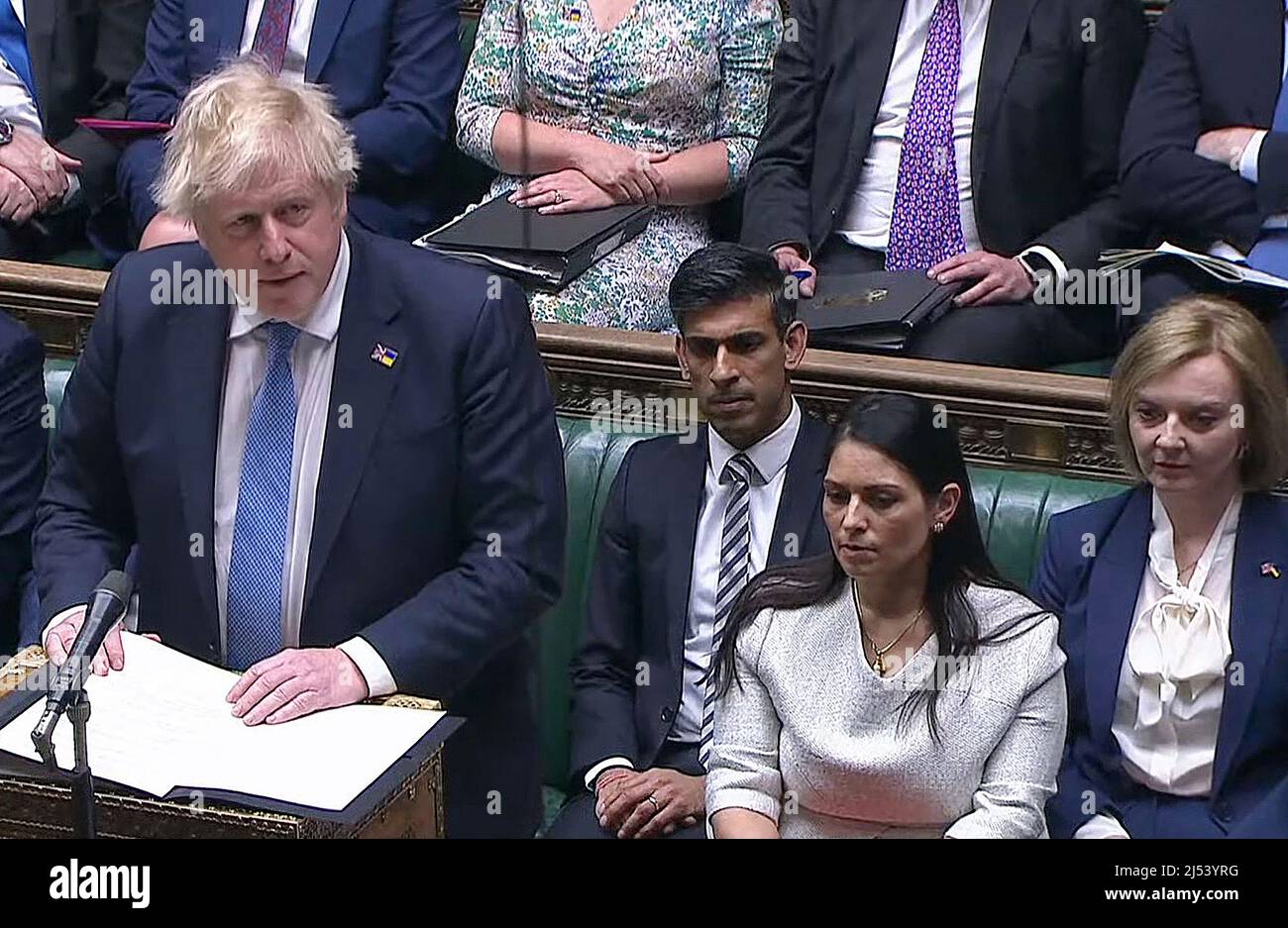 Pic shows: Boris Johnson statement after his 50 quid party gate fine 19.4.22  Rishi Sunak sat looking furious beside him as Keir Starmer laid in to hi Stock Photo