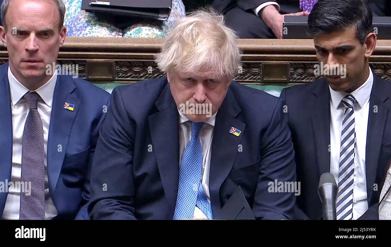 Pic shows:   Boris Johnson statement after his 50 quid party gate fine 19.4.22  Rishi Sunak sat looking furious beside him as Keir Starmer laid in to Stock Photo