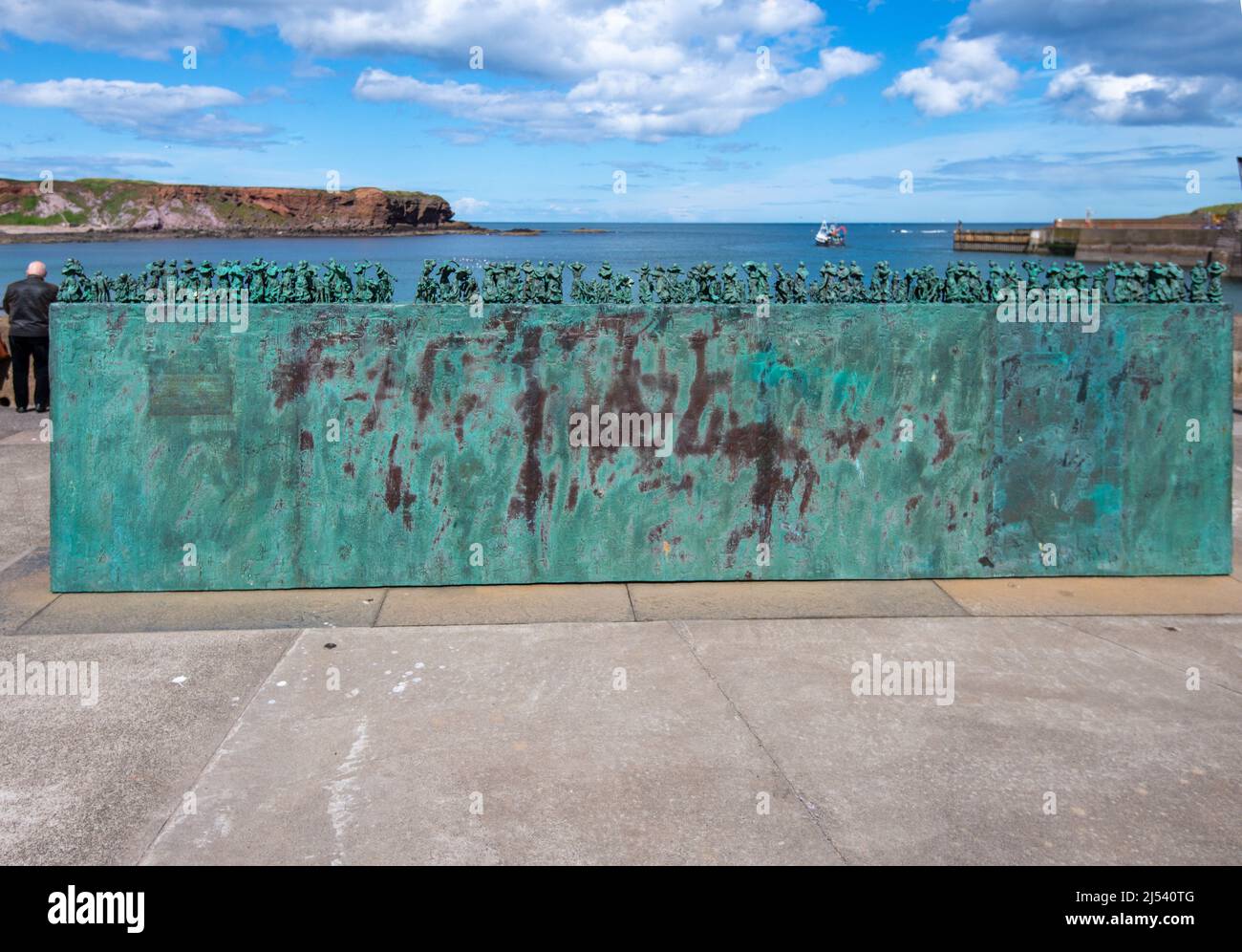 Widows and Bairns. the memorial to the 1881 fishing disaster when 189 men and boys drowned with the majority coming from Eyemouth Stock Photo