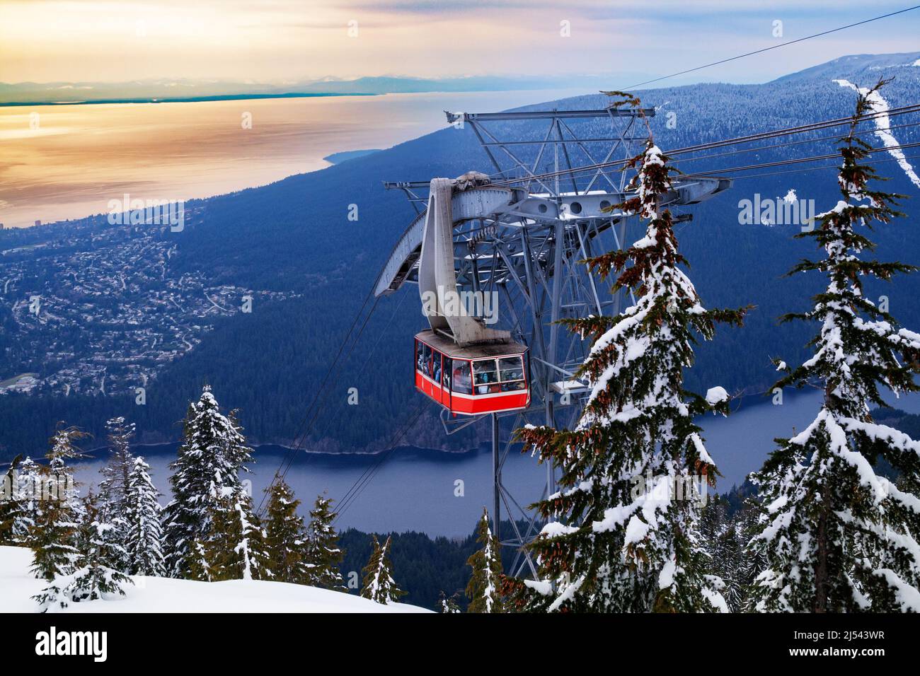 Lift gondola over Vancouver and Capilano lake from Grouse Grind Stock Photo