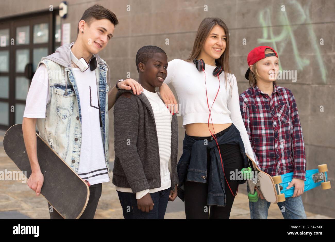 female-american-teenagers-hi-res-stock-photography-and-images-alamy