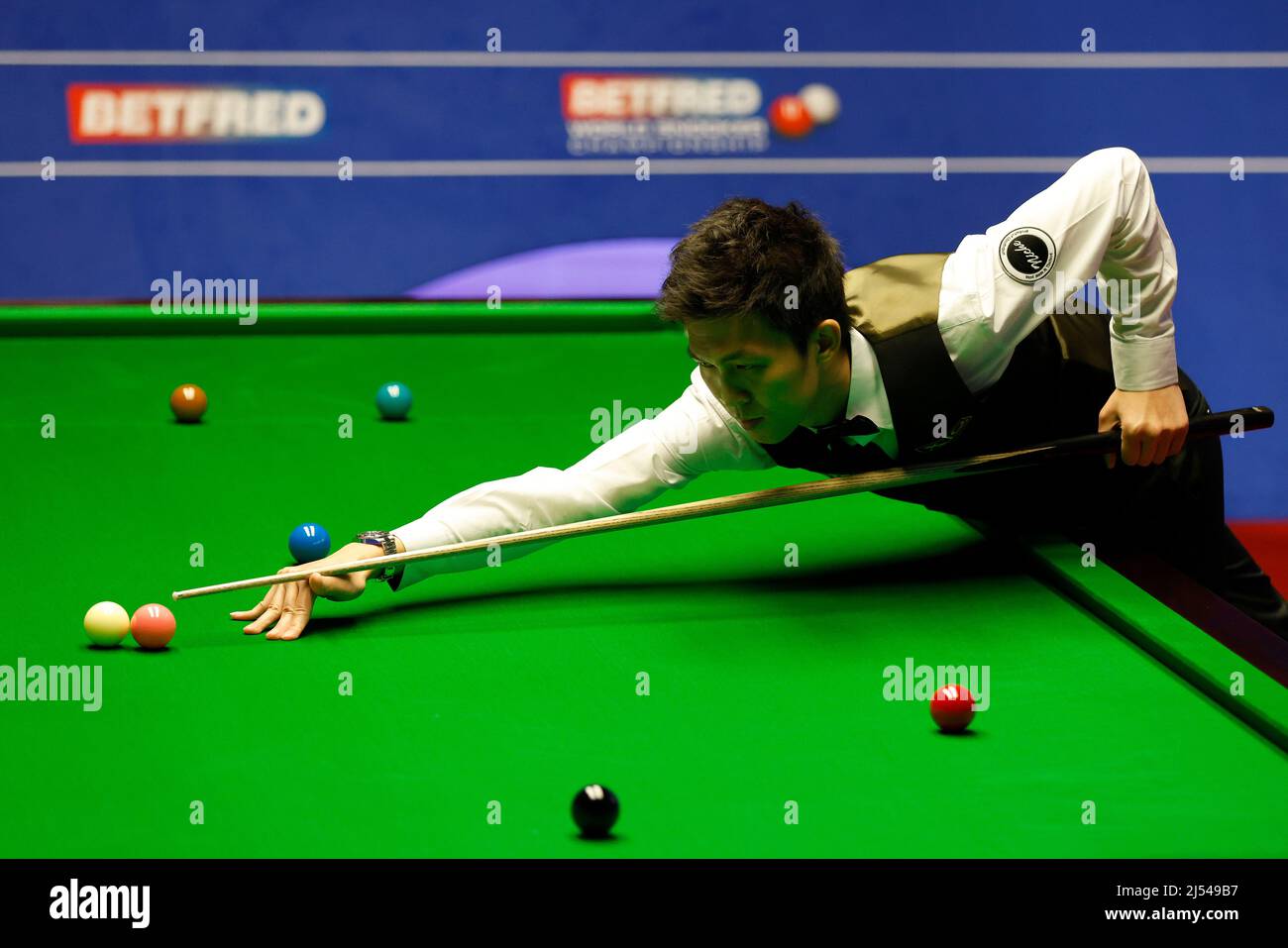 Thepchaiya Un-Nooh during day five of the Betfred World Snooker Championships at The Crucible, Sheffield