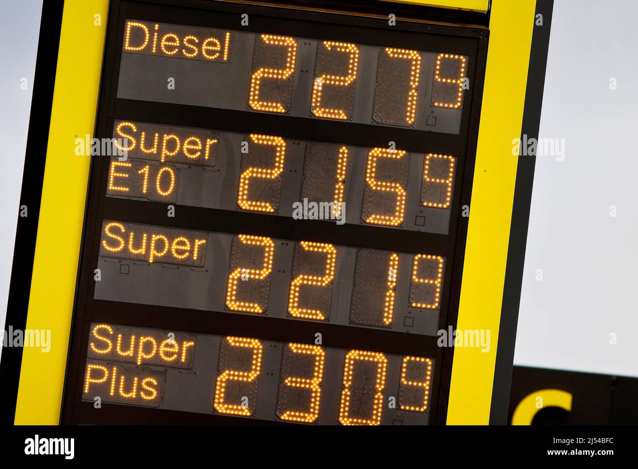 scoreboard at a gas stallion, fuel at high price, Germany Stock Photo