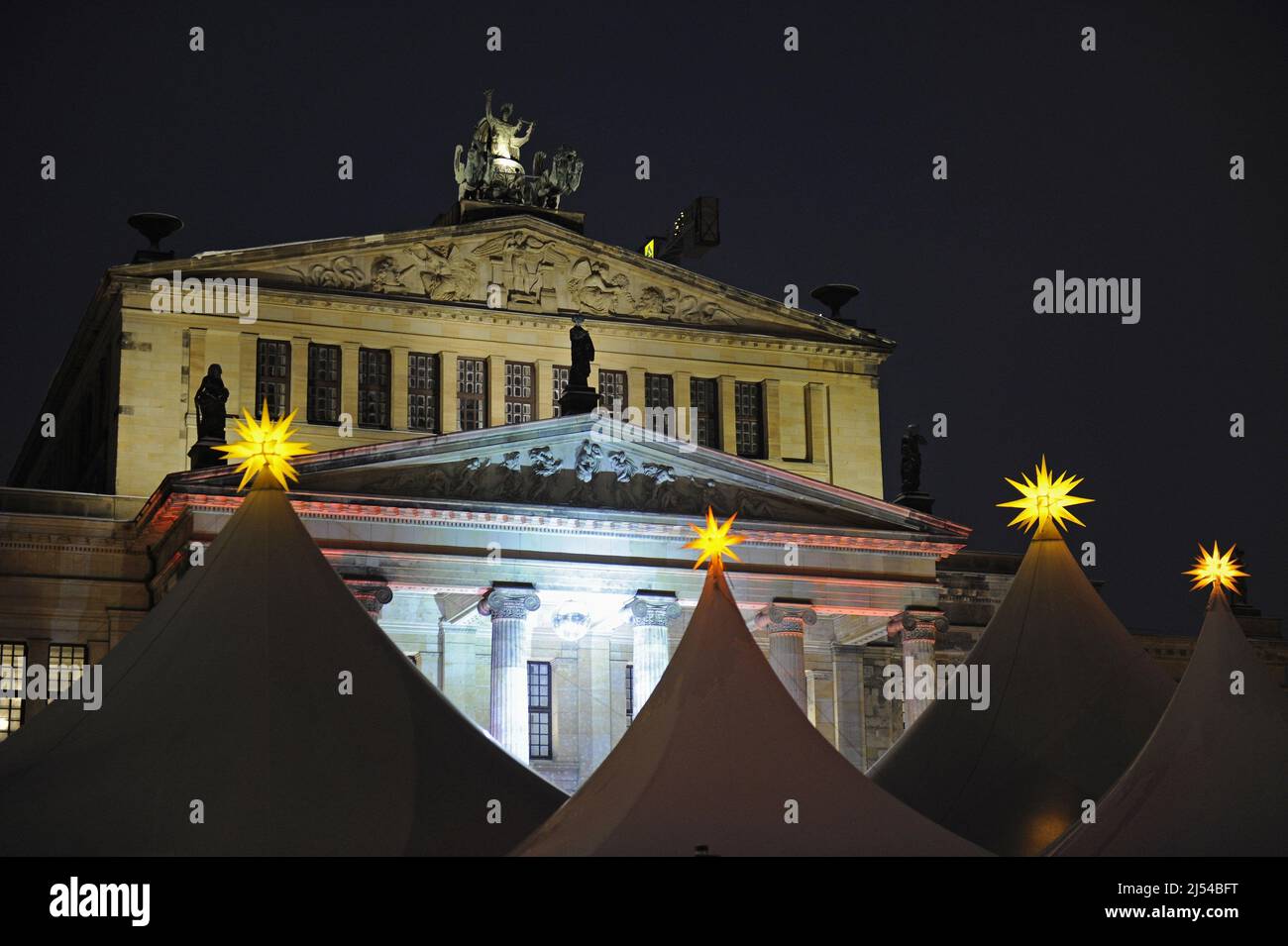 Christmas market at the Gendarmenmarkt in Berlin with the concert hall in the background, Germany, Berlin Stock Photo