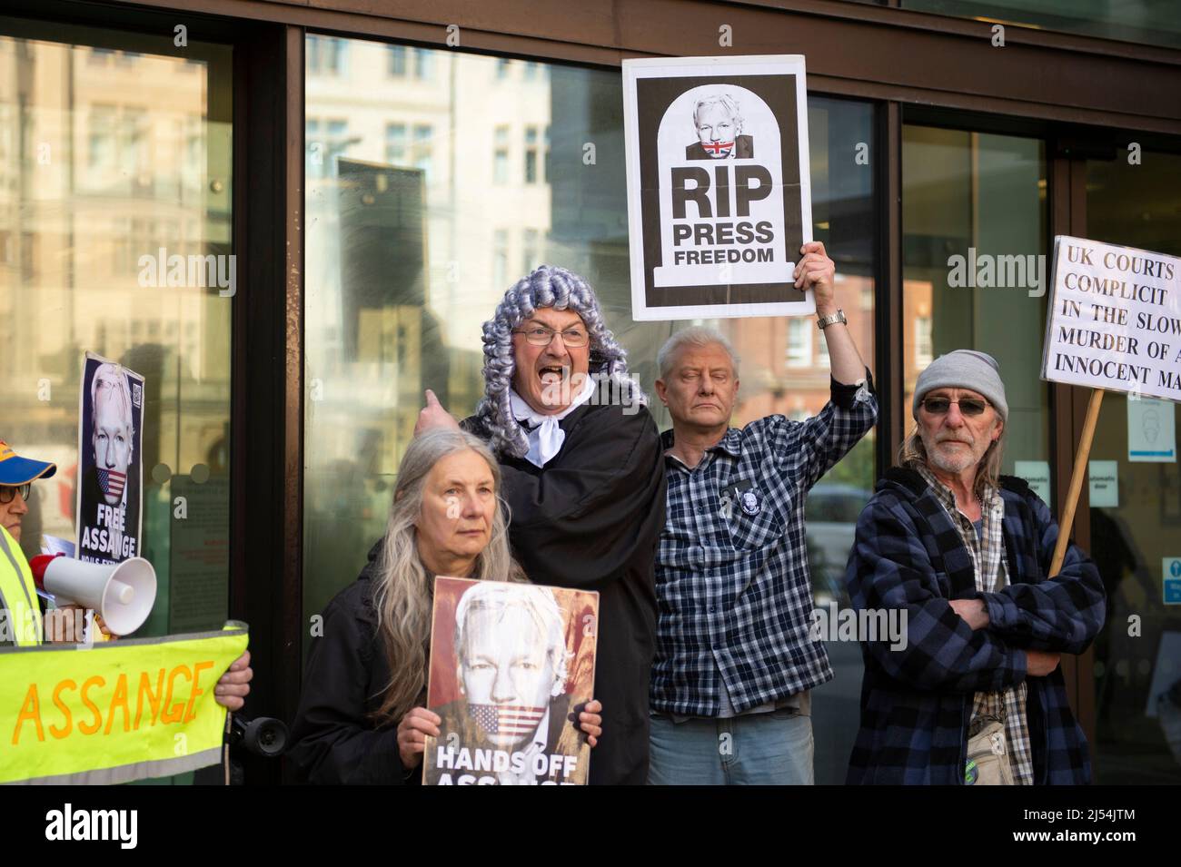 London, UK, London, UK. 20th Apr, 2022. Supporters of WikiLeaks Co-founder Julian Assange outside Westminister Magistrates Court following formal approval for the extradition of Julian Assange to the US on espionage charges, a decision to be made by the UK home secretary, Priti Patel. Credit: claire doherty/Alamy Live News Stock Photo
