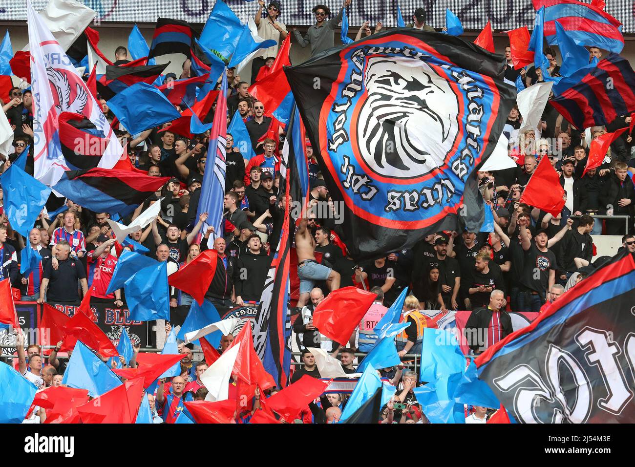 CRYSTAL PALACE FANS, FLAGS, CHELSEA V CRYSTAL PALACE, 2022 Stock Photo