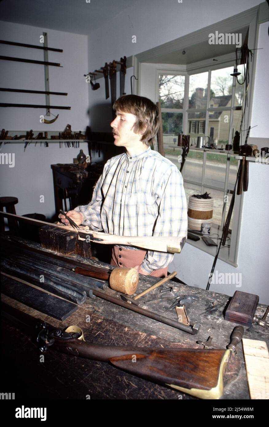 Williamsburg, VA. U.S.A. 9/1987. Master gunsmith for Colonial 18th Century rifles, pistols and fowling shotguns.  Using 18th century gunsmithing tools craft each firearm from wood stock to lock. Stock Photo