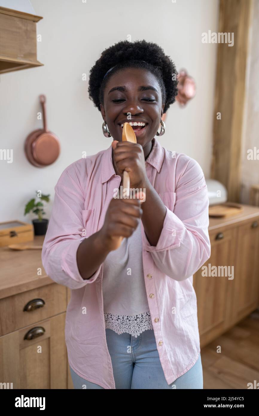 Smiling african woman singing hi-res stock photography and images - Alamy