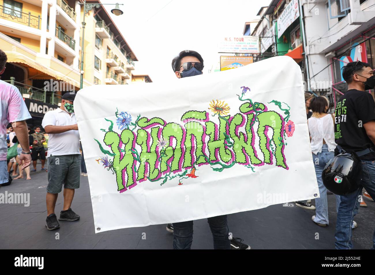 Bangkok, Thailand. 20th Apr, 2022. Protesters for cannabis support groups Rally on 420 World Cannabis Day and call for liberalization of marijuana use and marched from Democracy Monument to Khao San Road to organize World Cannabis Day activities. The Thai text says 'vegetable eater' means marijuana user. (Photo by Adirach Toumlamoon/Pacific Press) Credit: Pacific Press Media Production Corp./Alamy Live News Stock Photo