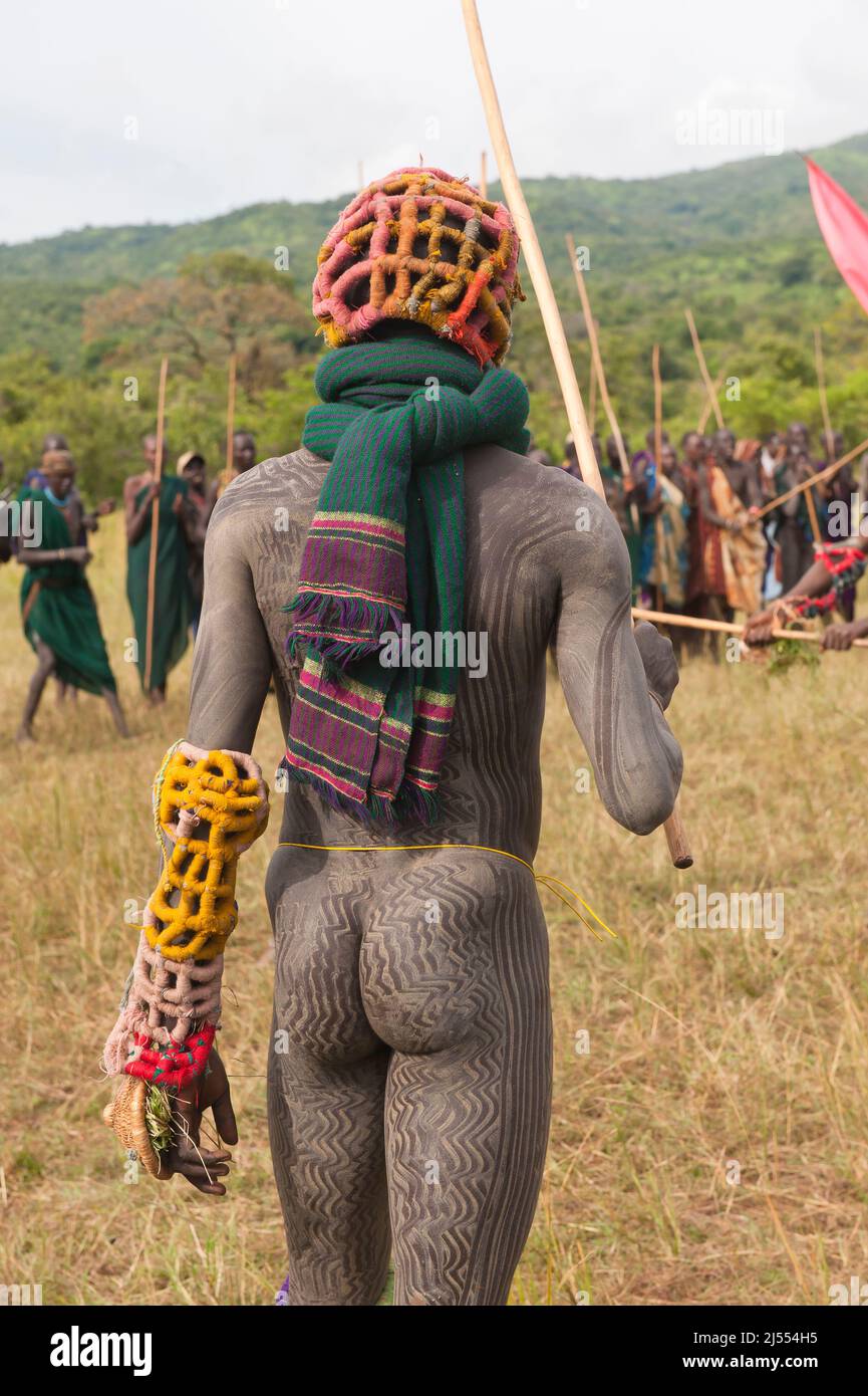 Donga stick fighters, Surma tribe, Tulgit, Omo River Valley, Ethiopia,  Africa Stock Photo - Alamy