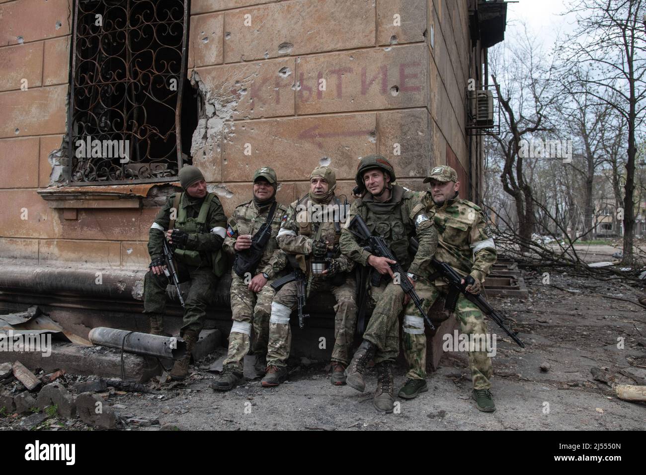 Azov Division Mariupol, Ukraine. 18th Apr, 2022. Russian fighters rest behind a ...