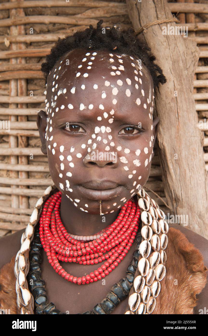 Karo girl with necklaces made of Cowry shells and facial paintings, Omo  river valley, Southern Ethiopia Stock Photo - Alamy