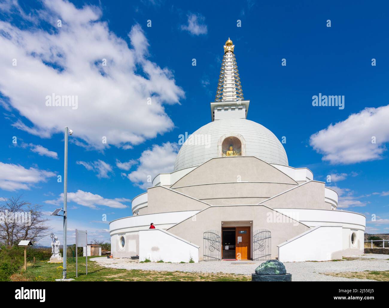 Grafenwörth: Stupa am Wagram in Donau, Niederösterreich, Lower Austria, Austria Stock Photo