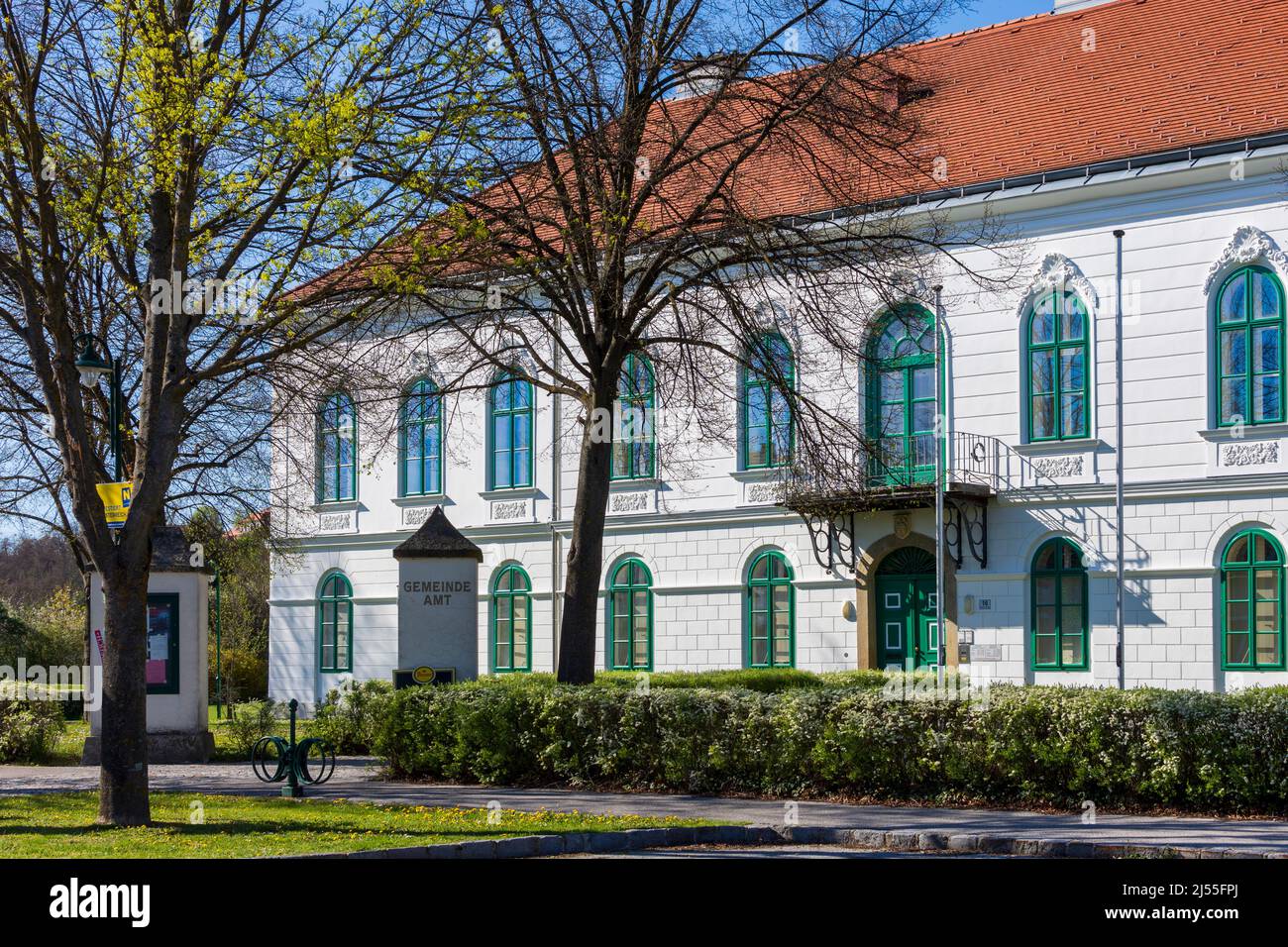 Hausleiten: Town Hall Hausleiten in Donau, Niederösterreich, Lower Austria, Austria Stock Photo