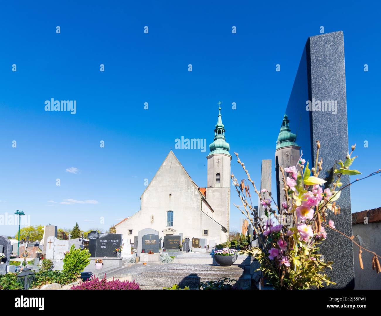 Hausleiten: church Hausleiten, graveyard in Donau, Niederösterreich, Lower Austria, Austria Stock Photo