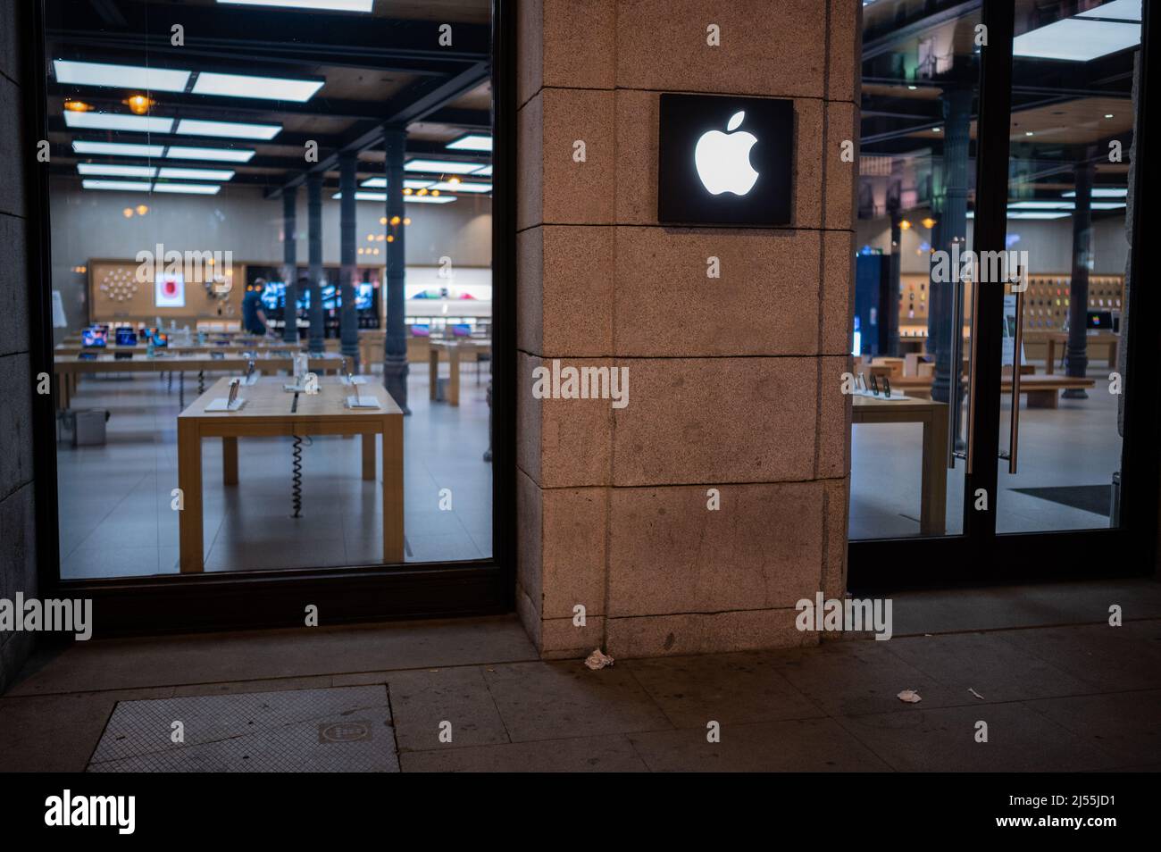 Exterior view of Apple Store in Madrid Puerta del Sol, Spain Stock Photo