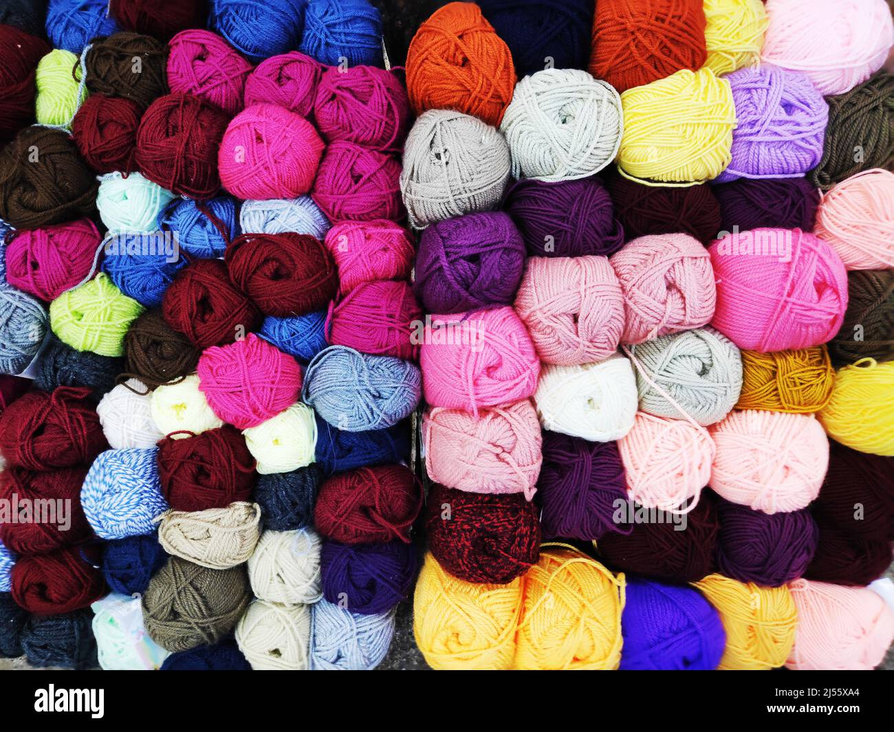 Woolen threads hi-res stock photography and images - Alamy
