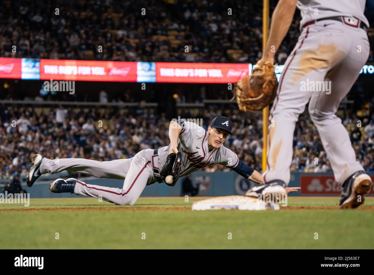 Atlanta Braves starting pitcher Max Fried (54) attempts to flick the ball to first base during a MLB game against the Los Angeles Dodgers, Tuesday, Ap Stock Photo