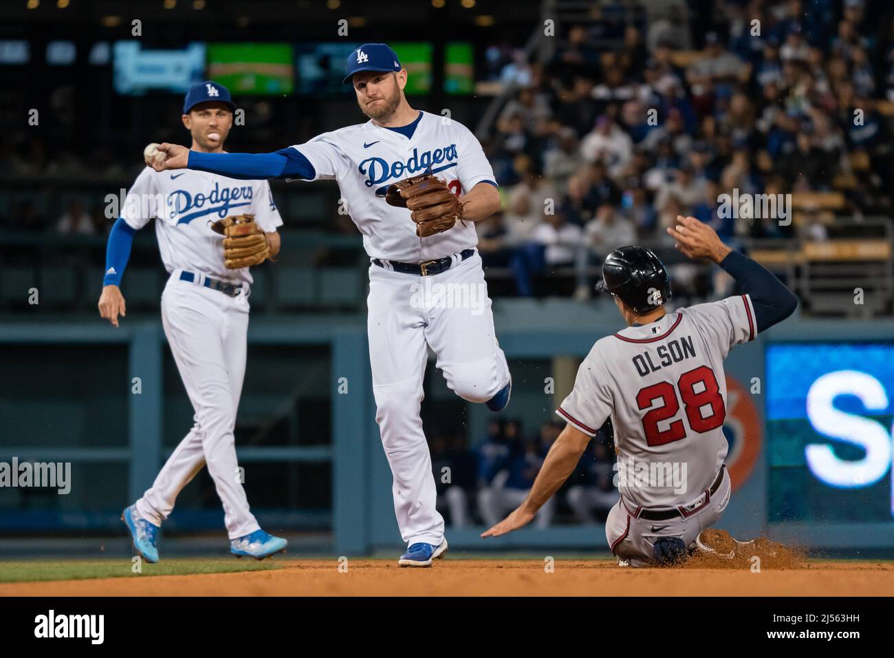 Max Muncy Hits Solo Home Run as Dodgers Defeat Braves Max Muncy Hits Solo Home Run as Dodgers Defeat Braves