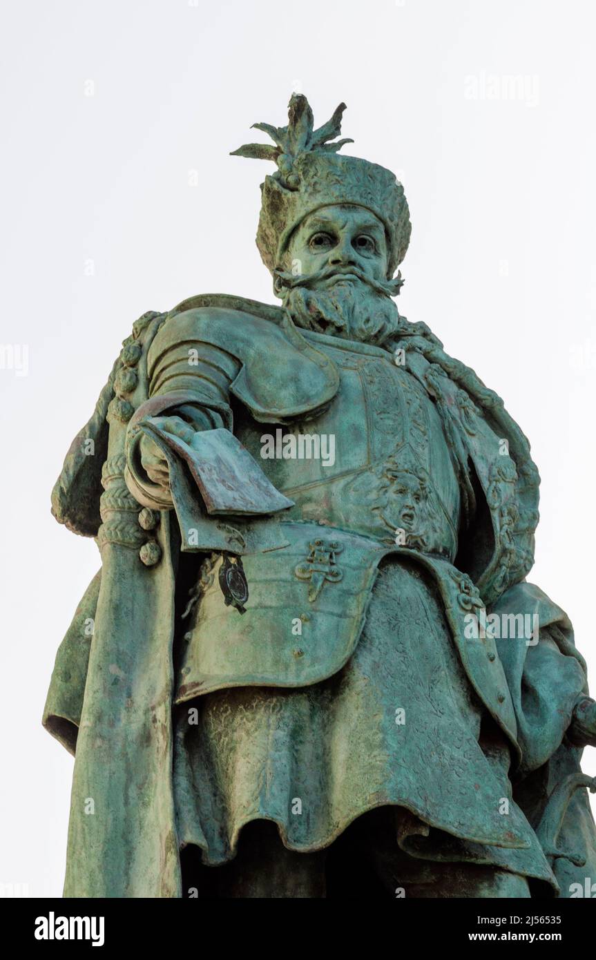 Bronze statue of Transylvanian Prince Bethel Gábor forging an alliance with the Czechs at Heroes Square in Budapest, Hungary. Stock Photo