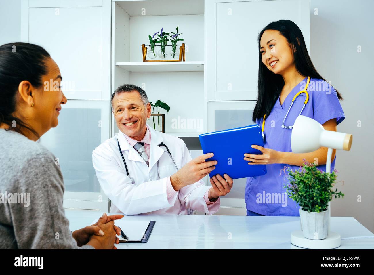 Mature female nurse hi-res stock photography and images - Alamy