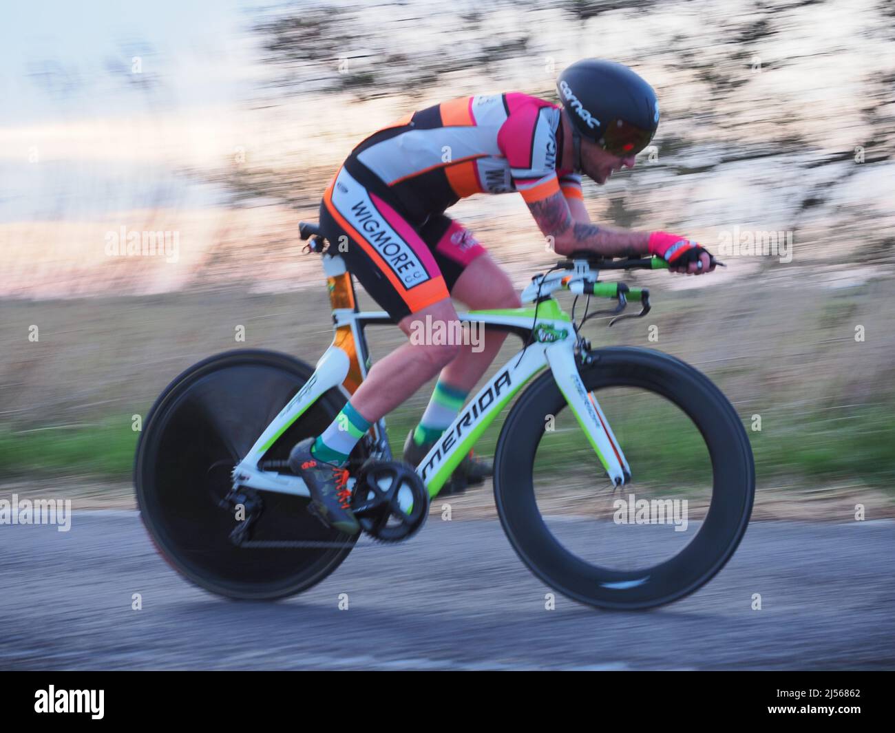 Iwade, Kent, UK. 20th Apr, 2022. The first 10 mile time trial in Wigmore Cycling Club's season was held this evening on the Iwade course (Q10/20). Cyclists were timed by event officials over a 10-mile circuit setting off at intervals to try and beat their personal best, as well as being ranked overall by elapsed time at the end of the event. The fastest time recorded was 23 minutes and 25 seconds (equating to an average speed of over 25 mph). Credit: James Bell/Alamy Live News Stock Photo